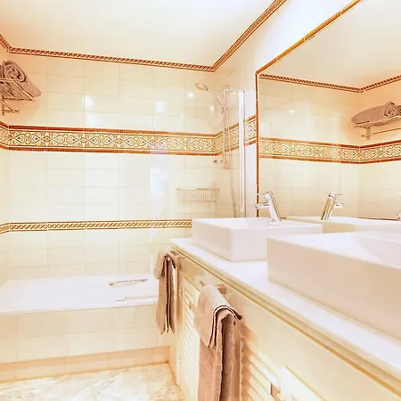 White Pearl Elviria Marbella