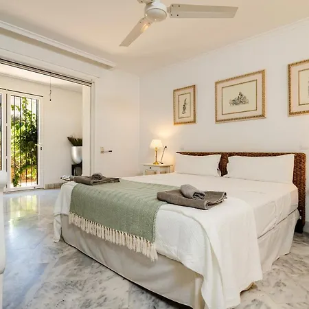 White Pearl Elviria Apartment