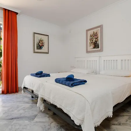 White Pearl Elviria Apartment *