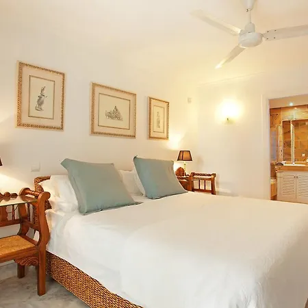 White Pearl Elviria Apartment *